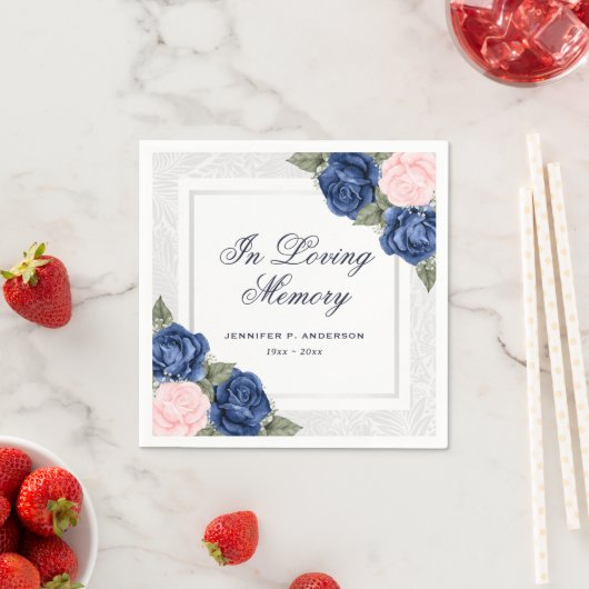 Rosa blaue Silberblume in der Liebesgedächtnisbeer Serviette (Beispiel)