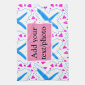 Rosa blaues Aquarellmuster fügt Namenstext hinzu Geschirrtuch (Vertikal)