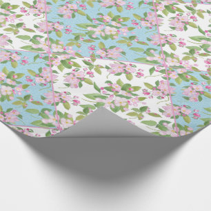 Rosa Blossom auf dem Patchwork der blauen und weiß Geschenkpapier
