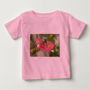 Rosa blühende Quitte Glow Baby T-shirt