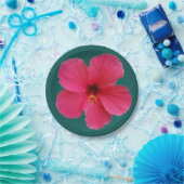 rosa Blume auf dunkelgrünem Pappteller (Party)