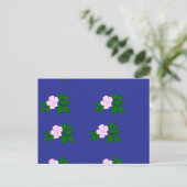 Rosa Blume auf marineblau Postkarte (Stehend Vorderseite)