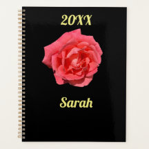 Rosa Blume auf Minimalistischer schwarzer Seite