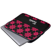 Rosa Blume auf schwarz Laptopschutzhülle (Vorne Knopf)