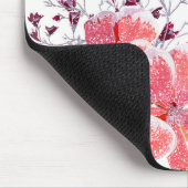 Rosa Blume auf Weiß. Mousepad (Ecke)