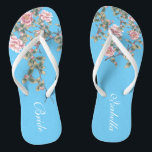 Rosa Blume Bright Blue Wedding Bride Badesandalen<br><div class="desc">Die Flops sind mit rosa Blume Illustration auf hellblauem Hintergrund und einem klassischen Hochzeitstil Typografie. Dieses schöne Paar eleganter Flip Flops wäre ein schönes etwas Blau für eine Frühlings- oder Sommerhochzeit. -Zeile Anpassen mit dem Text mithilfe der Vorlagenfelder. Wenn Sie gewollt haben, um den Stil, die Farbe oder die Textplatzierung...</div>