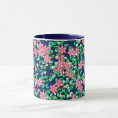 Rosa Blume, dunkelblauer Hintergrund Tasse (Zentrum)