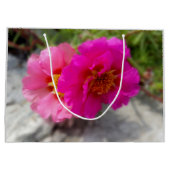 Rosa Blume in der Sonne Große Geschenktüte (Rückseite)