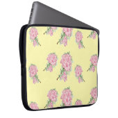 Rosa Blume in Gelb Laptopschutzhülle (Vorne Rechts)