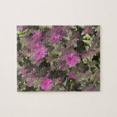 Rosa Blume inmitten eines grünen Rätsel Puzzle (Horizontal)