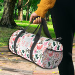 Rosa Blume Mit Monogramm Klein Duffle Bag<br><div class="desc">Stilvoll rosa Blumenmuster mit Ihren Monogramm-Initialen auf der Vorderseite dieses großen Duffelbeutels. Die Tasche ist mit einem 19" x 9, 5" x 9, 5" (größere Größe verfügbar) und einem Großdruck auf Polyesterpoplin gefertigt. Umfasst robuste 22" Tragegriff und einen herausnehmbaren 27" bis 48" Schultergurt mit Innentasche mit Reißverschluss und Maschentasche auf...</div>