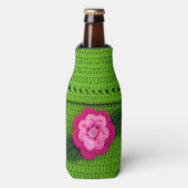 Rosa Blume mit Pearl Button Light Green Crochet Flaschenkühler (Flaschenvorderseite)