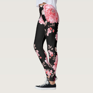 Rosa Blume mit schwarzem Hintergrund. Leggings