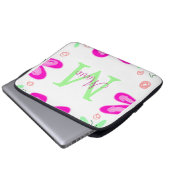 Rosa Blume Monogramm mit dem Buchstaben Grün Laptopschutzhülle (Vorne Knopf)