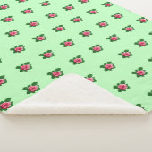 Rosa Blume Nahtloses Muster auf hellgrün Sherpadecke (3/4)