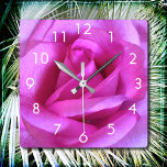 Rosa Blume Rose Foto modern stilvoll und kühl Quadratische Wanduhr<br><div class="desc">Ein nahes Foto einer pulsierenden lila-rosa Rose will zum "Stoppen und Riechen der Blume". Entspannen Sie sich und atmen Sie die Schönheit dieses Fotos ein, wann immer Sie die Zeit auf dieser atemberaubenden, grafischen Wanduhr Karo haben. Ihre Wahl einer rund oder quadratisch gedrehten Uhr. Macht ein großartiges Geschenk für die...</div>