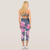 Rosa Blume und dunkelblaue Farbe Capri Leggings (Rückseite)