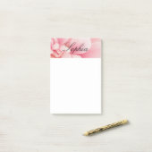 Rosa Blume und Name des schwarzen Skripts Post-it Klebezettel (Auf Schreibtisch)