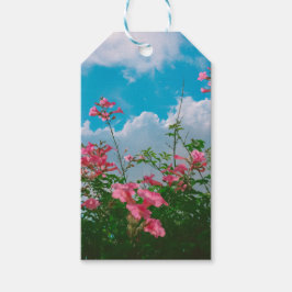 Rosa Blume unter blauem Himmel mit Wolken - Natur Geschenkanhänger