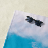 Rosa Blume unter blauem Himmel mit Wolken - Natur Strandtuch (Beispiel)