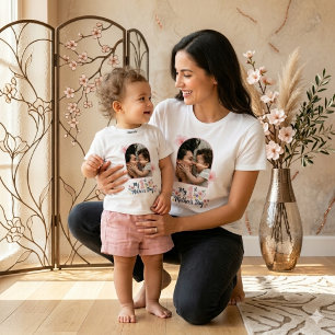 Rosa Blumen 1. Muttertag Individuelles Erinnerungs Baby T-shirt