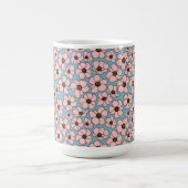Rosa Blumen auf Blau Kaffeetasse (Mittel)