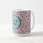 Rosa Blumen auf Blau mit Monogramm Kaffeetasse (VorderseiteRechts)