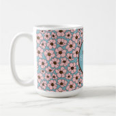 Rosa Blumen auf Blau mit Monogramm Kaffeetasse (Links)