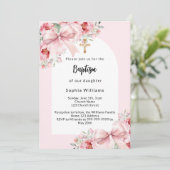 Rosa Blumen Bogen Gold Cross Girl Taufe Einladung (Stehend Vorderseite)