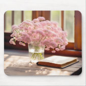 Rosa Blumen mit altem Buch Mousepad (Vorne)