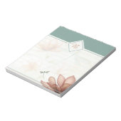 Rosa Blumen und Libellen-Monogramm Notizblock (Rotiert)