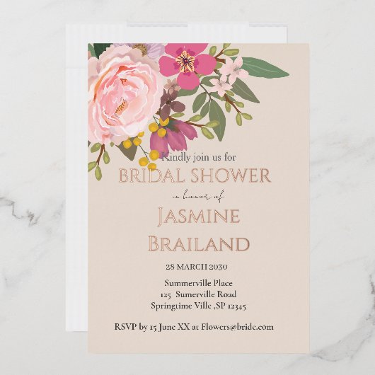 Rosa Blumengarten Frühling Brautparty Folieneinladung (Briefumschlag)