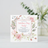 Rosa Blumenherz-Valentinstag-Party Einladung (Stehend Vorderseite)