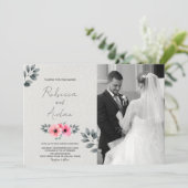 Rosa Blumenhochzeit Einladungen mit Foto (Stehend Vorderseite)