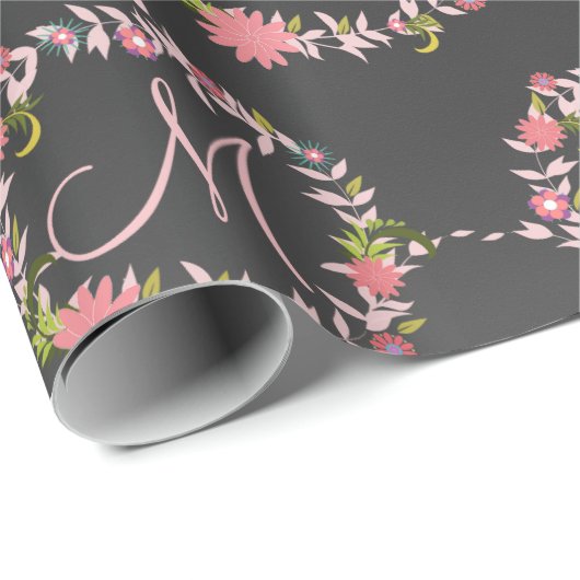 rosa Blumenkranz Monogramm Geschenkpapier (Rolleneckpunkt)