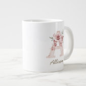 Rosa Blumenmonogramm-feminine Tasse - Buchstabe A (Vorderseite Rechts)