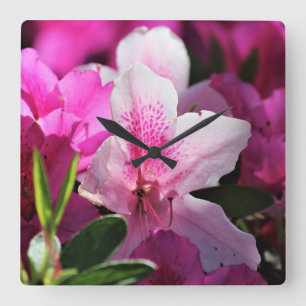 Rosa Blumenmuster Quadratische Wanduhr