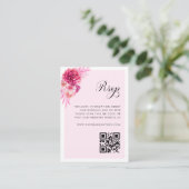 Rosa Blumenschrift QR Code Einfache Hochzeit RSVP Begleitkarte (Stehend Vorderseite)