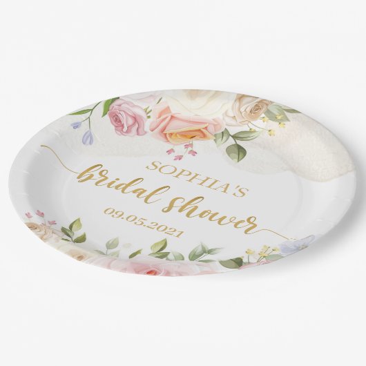 Rosa Blush Floral Gold Brautparty Pappteller (Schrägansicht)