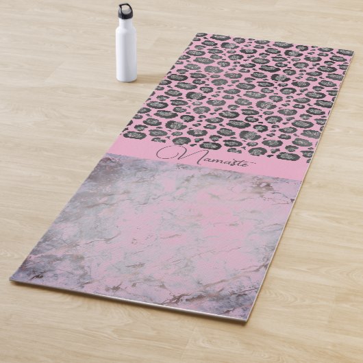 Rosa Blush Marmor Glittery Leopard Namaste Yogamatte (Beispiel)