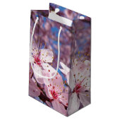 Rosa Blüten-Blumen-Frühlings-Geschenk sackt Kleine Geschenktüte (Rückseite Schrägansicht)
