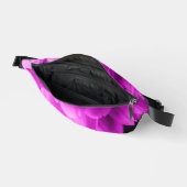 Rosa Blütenblätter auf schwarzen Blume Bauchtasche (Offen)