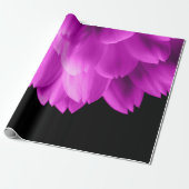 Rosa Blütenblätter auf schwarzen Blume Geschenkpapier (Ungerollt)
