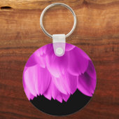 Rosa Blütenblätter auf schwarzen Blume Schlüsselanhänger (Rückseite)