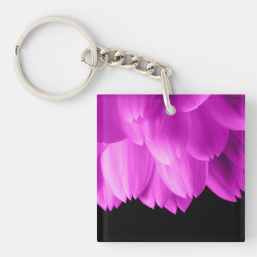 Rosa Blütenblätter auf schwarzen Blume Schlüsselanhänger (Vorderseite)