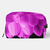 Rosa Blütenblätter auf schwarzen Blume Waschbeutel (Rückseite)
