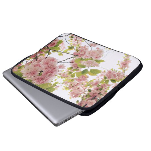 rosa Blütenblätter nah Laptopschutzhülle (Vorne Knopf)