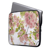 rosa Blütenblätter nah Laptopschutzhülle (Vorderseite Links)