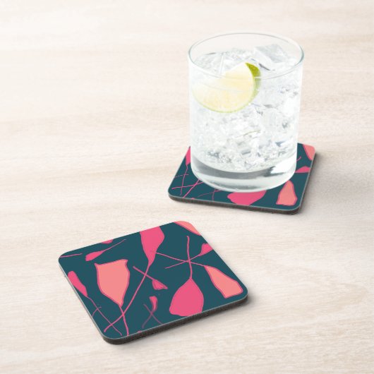 Rosa Blütenblätter über schwarzen Deckenkorb Getränkeuntersetzer (Rechte Seite)