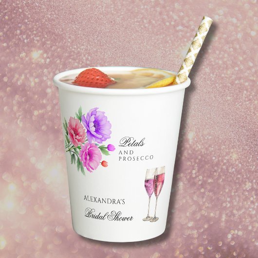 Rosa Blütenblätter und Prosecco-Brautparty Pappbecher